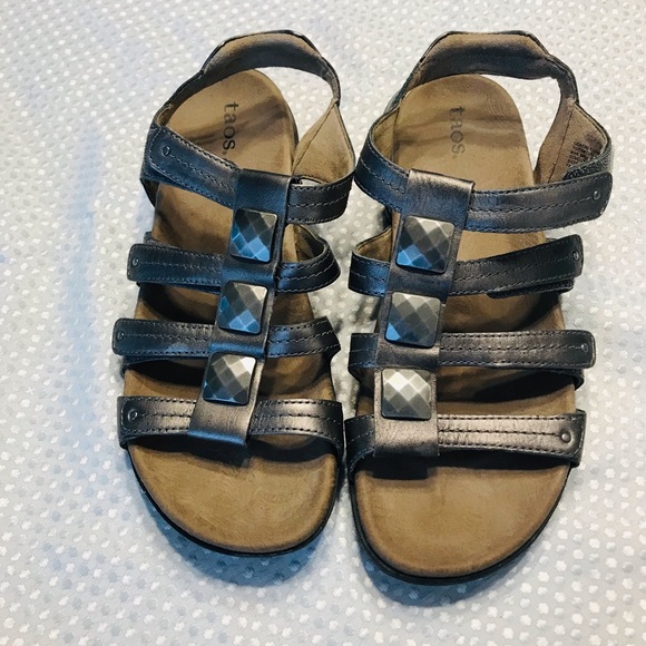 Taos Footwear Cleopatra Pewter Gray Sandals Strappy Metallic - Picture 6 of 6